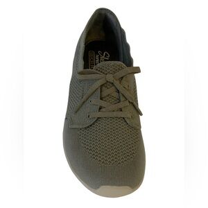 Skechers Women’s Size 9 Green Memory Foam Air Sneakers
New without tags